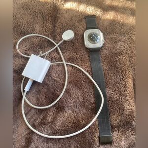 Unlimited Apple Watch comes in black n orange bracelets